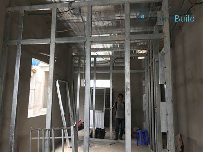 he thong khung chiu luc Thợ thi công cần lắp hệ thống khung chịu lực trước